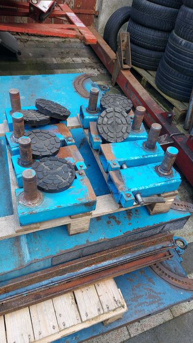 Podnośnik warsztatowy nożycowy RAVAGLIOLI 1400 B-BP 2700 kg