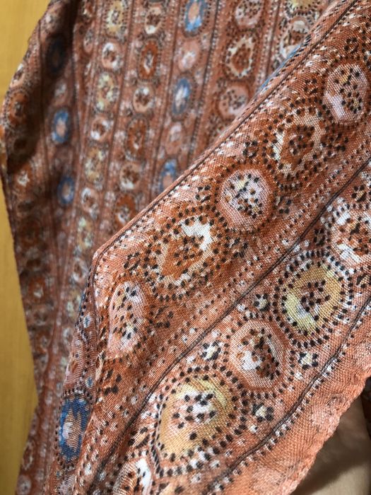 Lekki wiosenny pomarańczowy szal chusta w kwiatowe wzory nowy