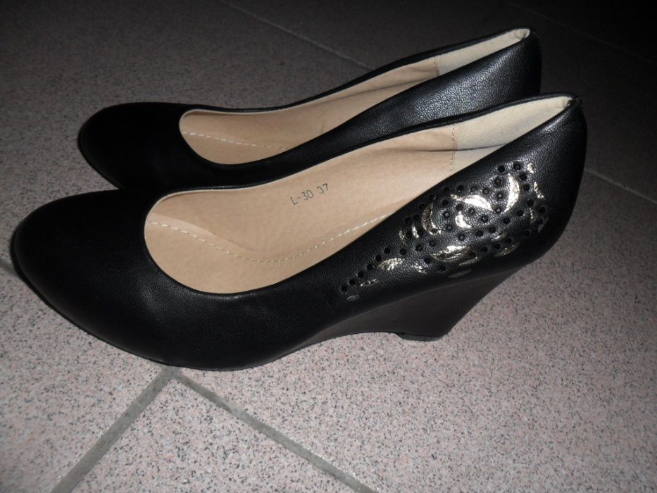 Sapatos de cunha tamanho 37