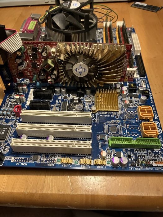 Kit Motherboard Gigabyte Socket 775 + 6GB RAM + Gráfica Nvidia (Testado)
