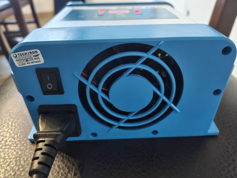 Ładowarka akumulatorów 12V/20A automatyczna