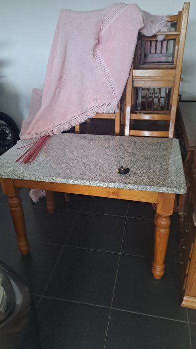 Mesa nova com 4 cadeiras