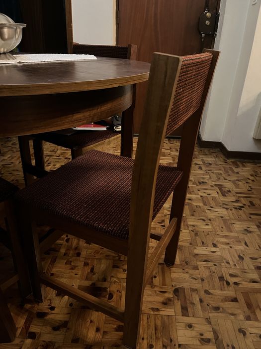 Mesa de jantar com cadeiras