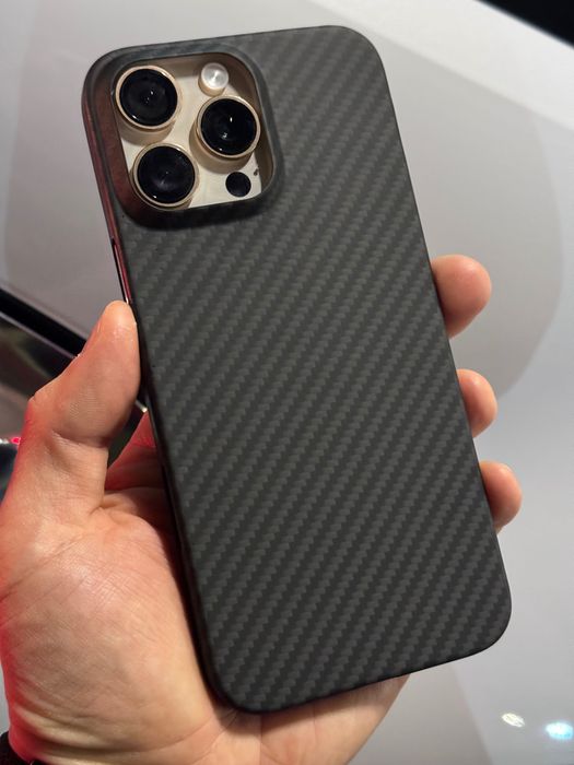 Ультратонкий карбоновый чехол iPhone 16 Pro Max