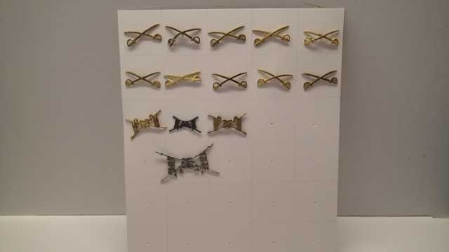 Insignia militares em metal da arma Cavalaria / Lanceiros
