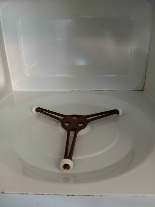 Micro-ondas a funcionar