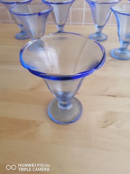 8 taças de sobremesa/gelado novas