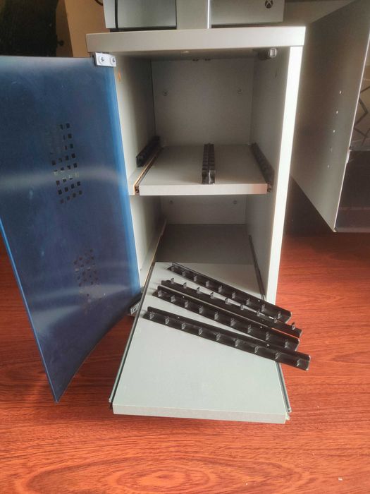 Móvel para TV rotativo em vidro, madeira e metal