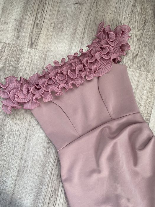 Różowa sukienka maxi Boohoo M 38 falbanka hiszpanka wesele