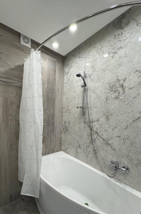 Оренда кухня-студія + спальна  на Прорізній.