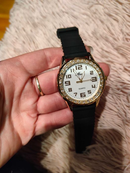 Zegarek damski nowy na rękę nim n