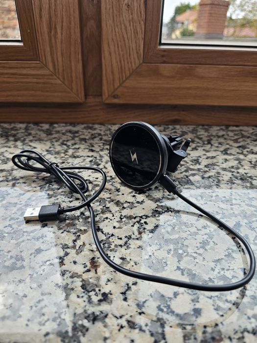 Uchwyt samochodowy na telefon