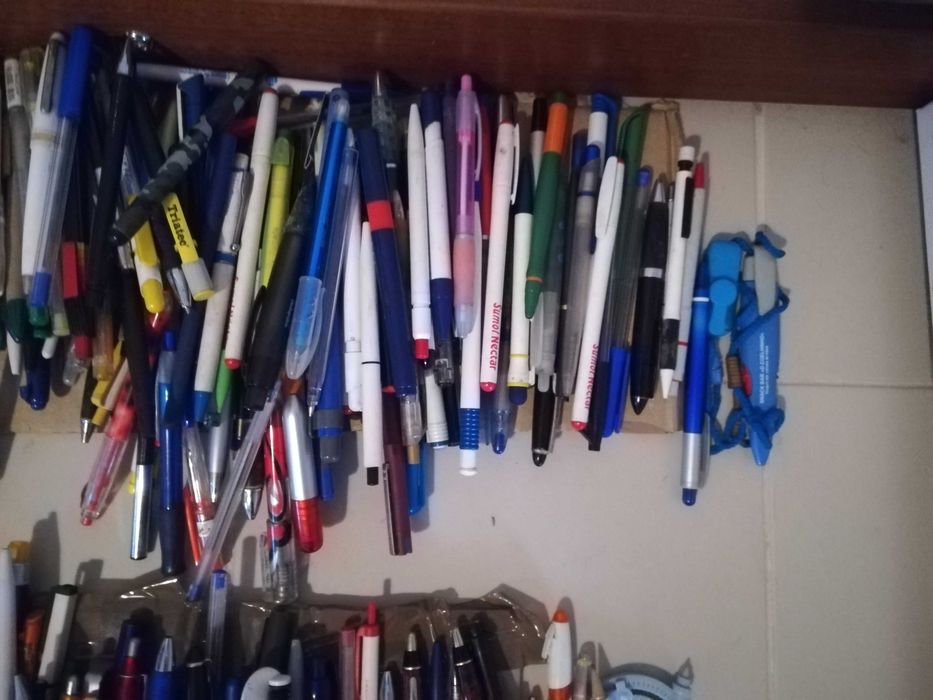 Diversas canetas 230