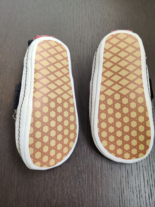 Sapatilhas Vans bebé, tamanho 4,originais, novos e dentro da caixa.