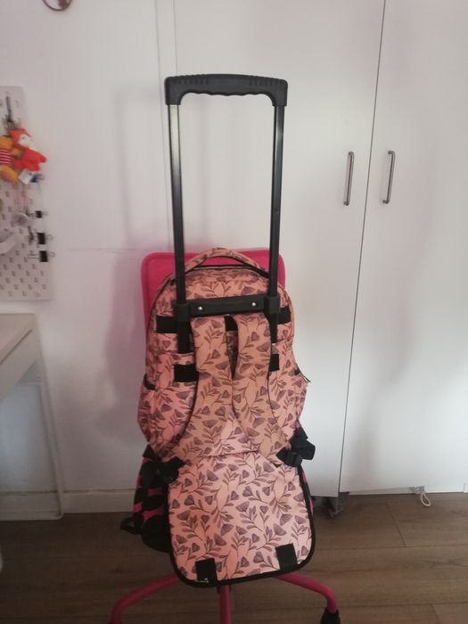 Trolley Mochila salmão - base dura - Ótimo estado