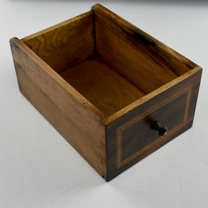 Contador de 6 gavetas pau-santo, com embutidos em pau rosa e pau cetim