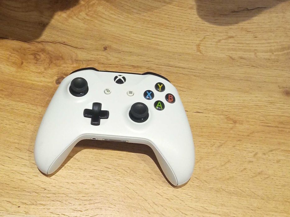 Pad do Xbox one S biało czarny