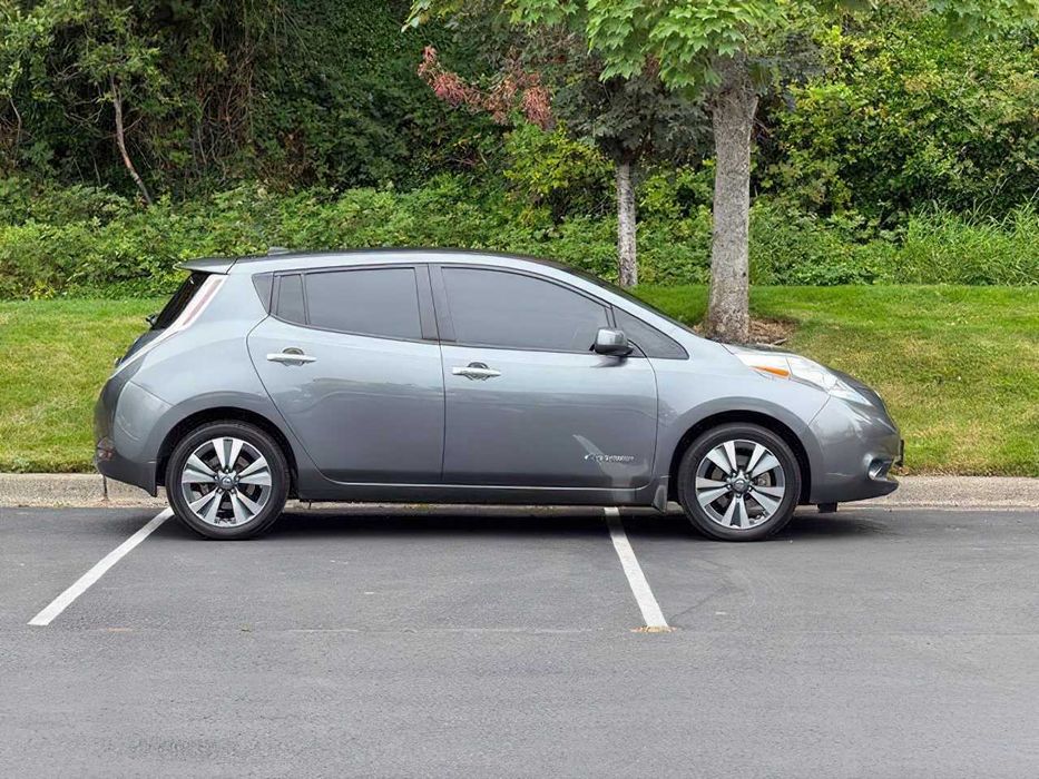 Nissan LEAF      2016