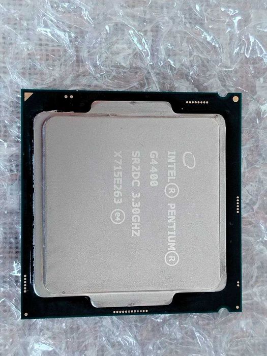 Процесор Intel Pentium G4400 3.30GHZ /// Intel Core i5 2400 3.10GHZ