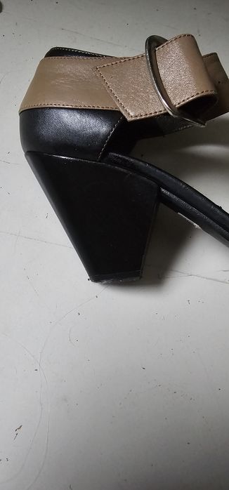 Sandałki na słupku