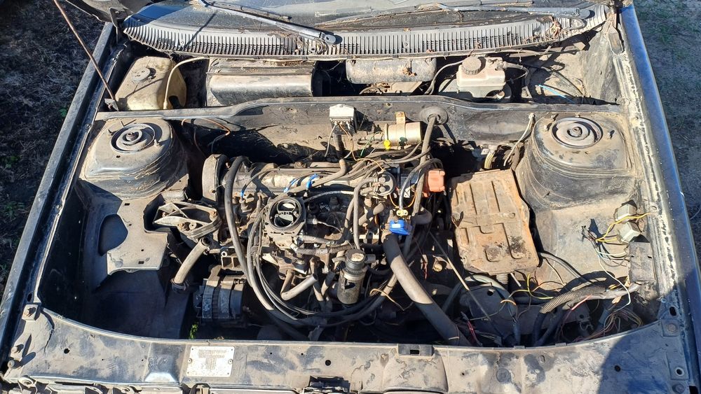 Пежо 405.  двигун 1.6 в хорошому стані