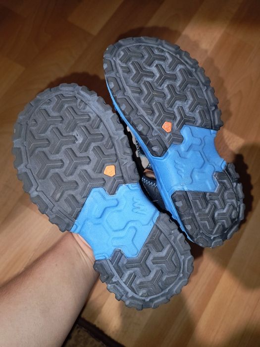 Босоніжки сандалі Quechua (decathlon)