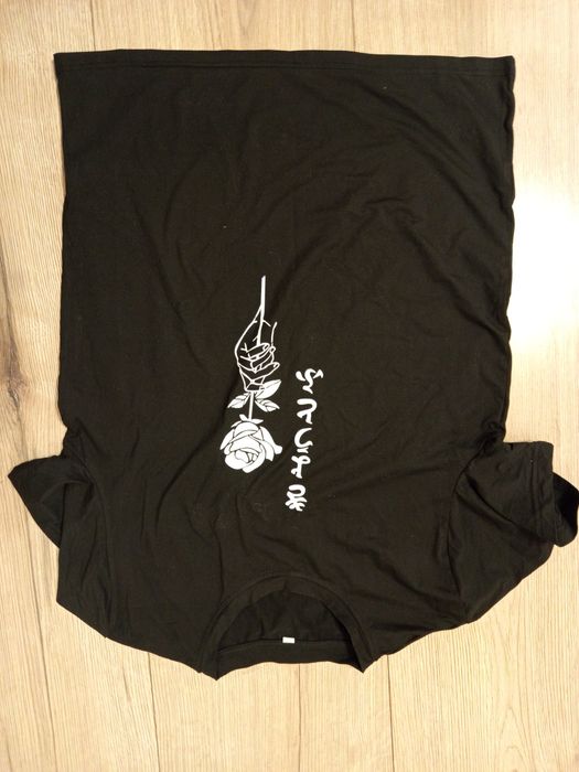 T-shirt z różą czarny