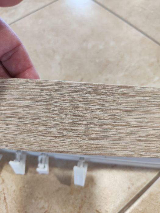 Karnisz Szynowy z osłoną