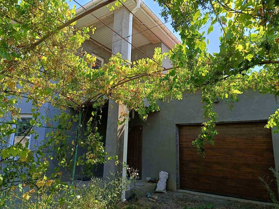 Продается  2-х эт дом в Десках