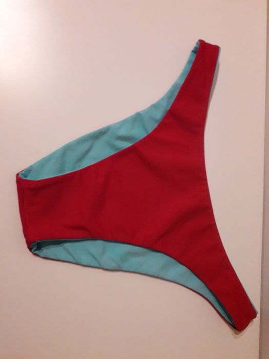 Biquini reversível rosa e azul claro