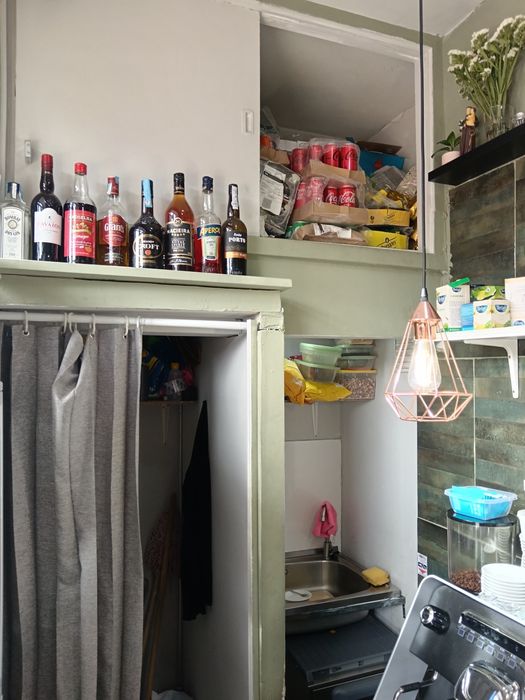 Trespasse loja perto a câmara de gaia