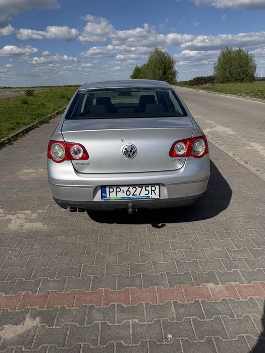 Volkswagen Passat B6 Sedan 2.0 TDI 140KM 103kW 2005