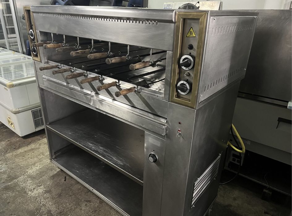 Churrasqueira Rodizio a gás de 20 espetos com móvel de arrumação