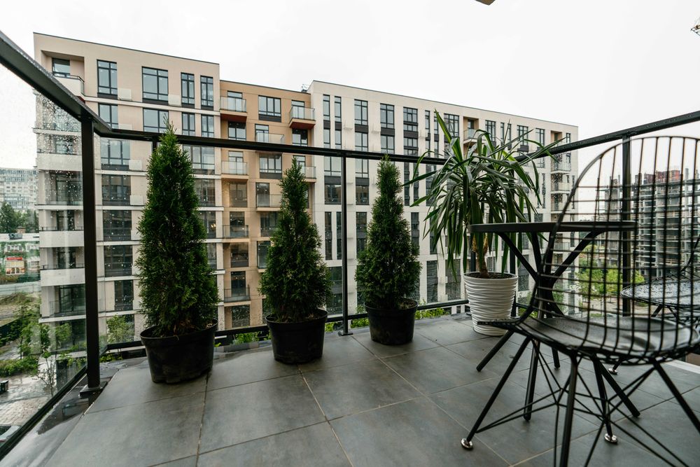 Файна Таун, 1-кім. Власник