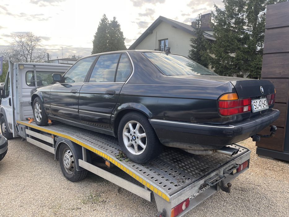 Pomoc drogowa Holowanie Transport osobowych i towarów Autolaweta