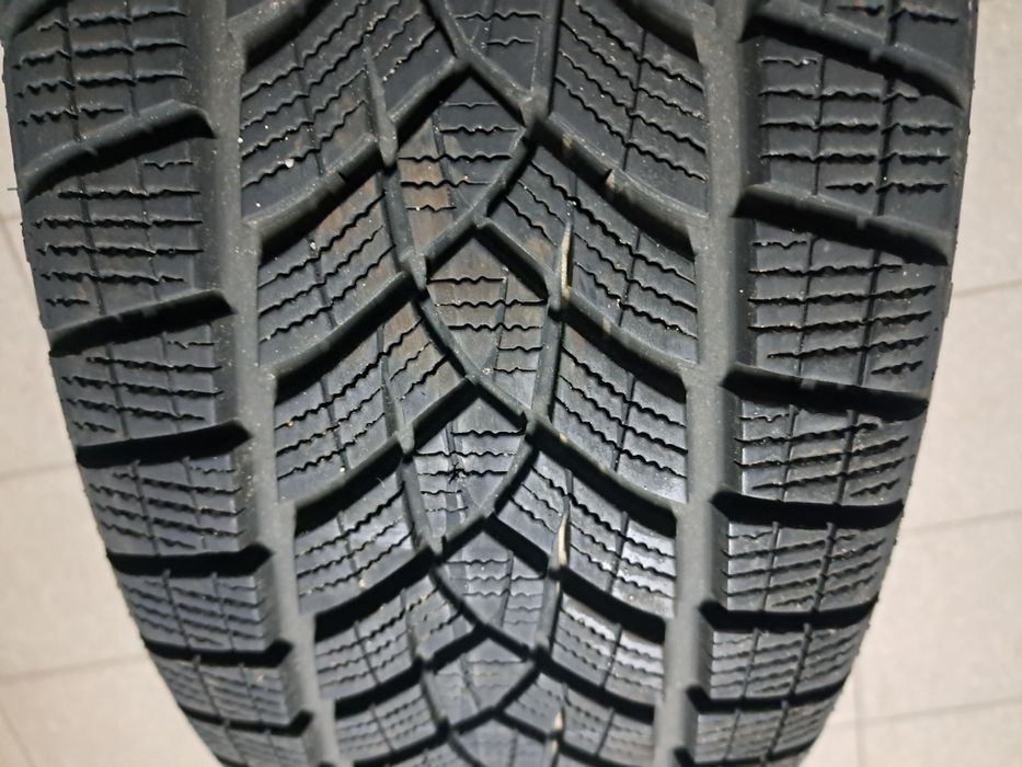 Goodyear UltraGrip 225/55/19 4 szt Warszawa  TANIO