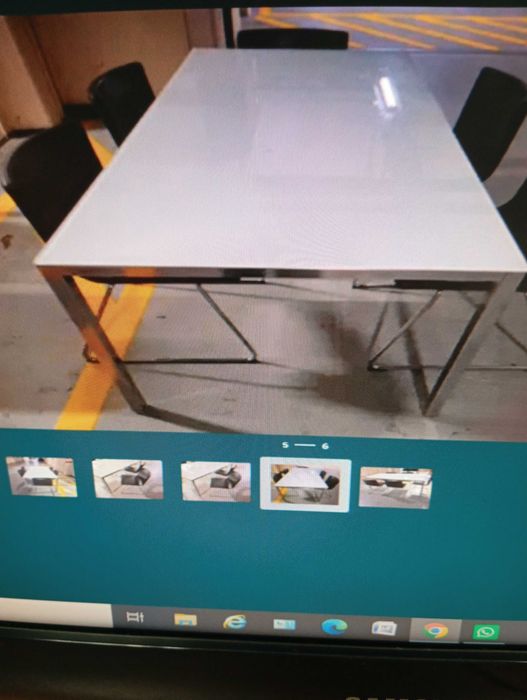 Mesa de vidro com 5 cadeiras
