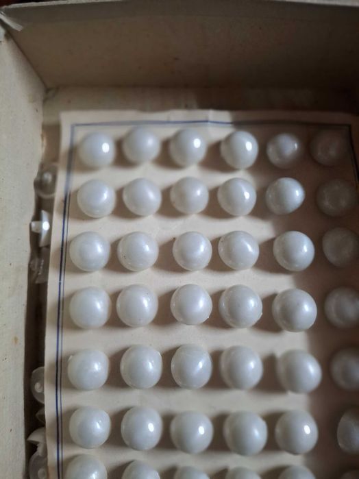 Lote 1 : ~11kg de Botões de costura Vintage, novos