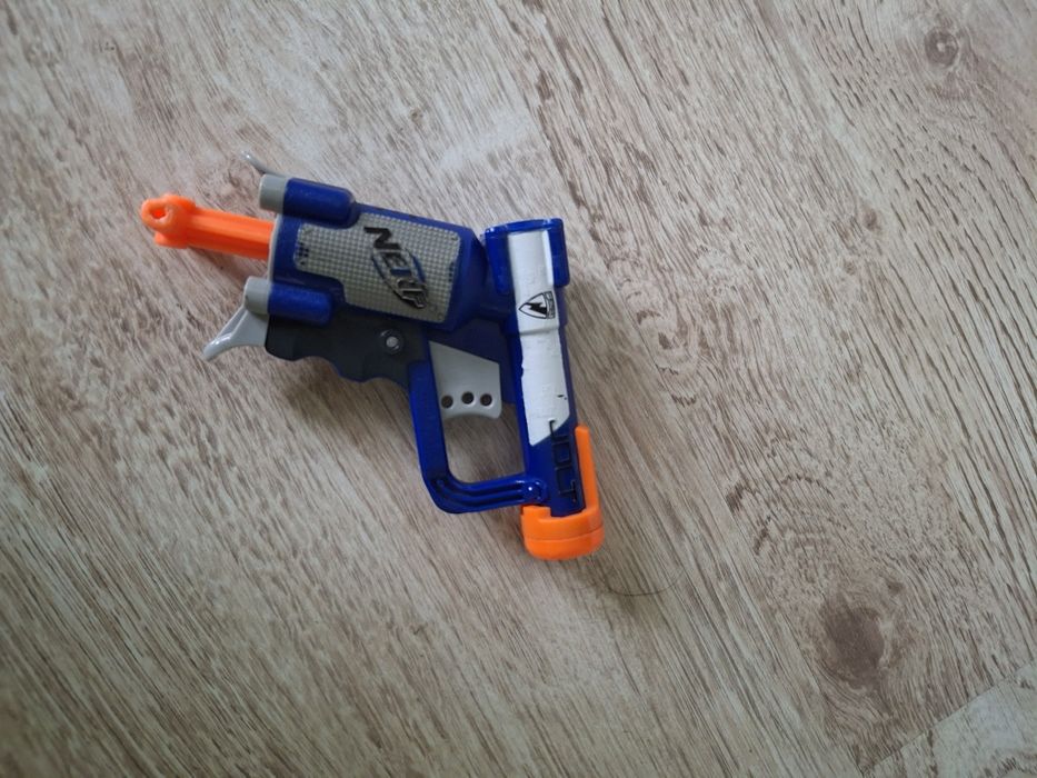 Пістолети nerf jolt