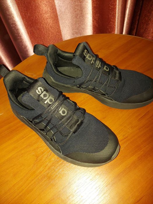 Кросівки жіночі бренд