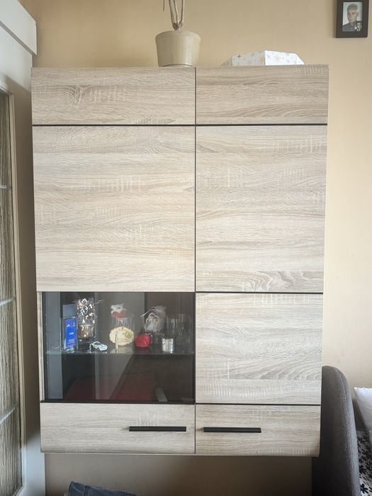 Szafka wisząca w bardzo dobrym stanie.