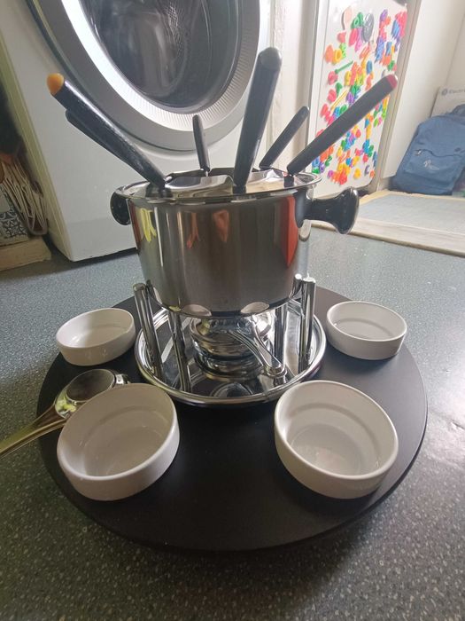 Fondue novo, chocolate, queijo,carne...