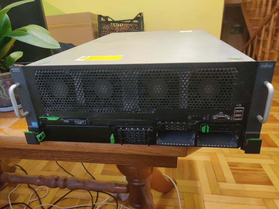 Serwer Fujitsu RX600 S6, 704GB RAM RDIMM , 4xE7-4850, 1tb HDD SAS.