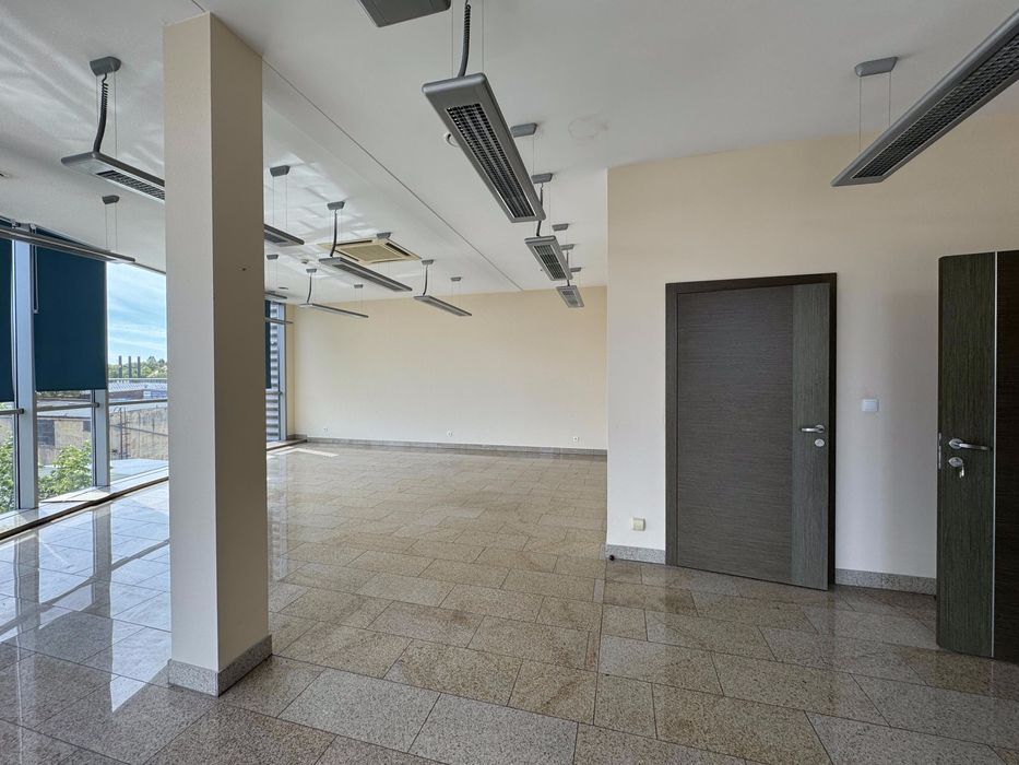 Lokal biurowy 70m2, klimatyzowany, parking. GUMIEŃCE