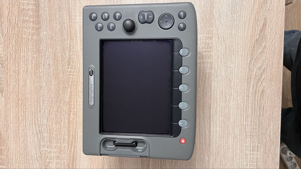 Raymarine E80 na części