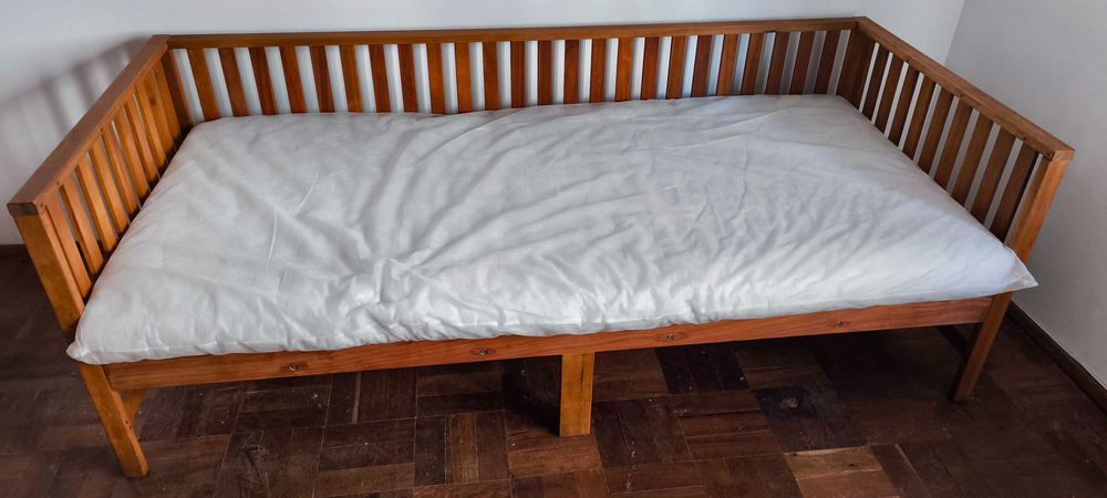 Cama sofá com colchão
