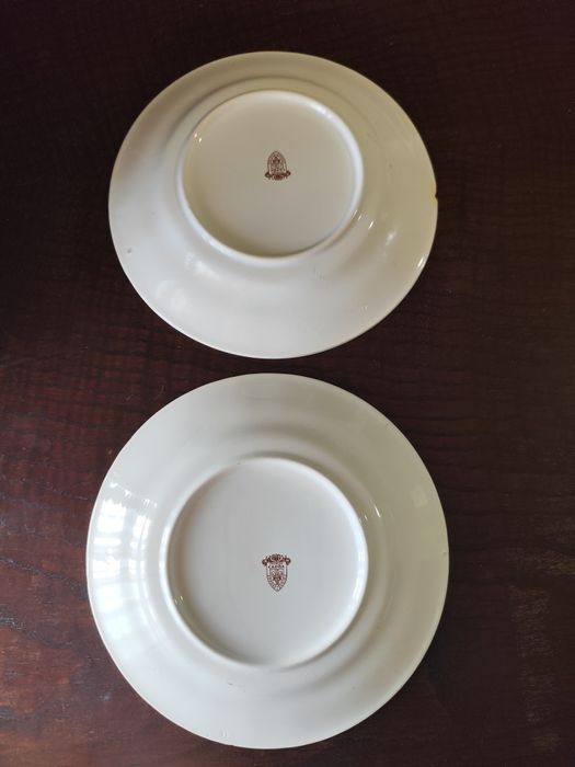 Vendo 2 pratos pequenos capoa faianças