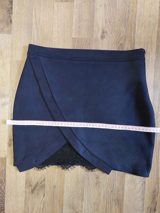 Юбка. Розмір М , стан супер,  коротенька та комфортна , велюр.