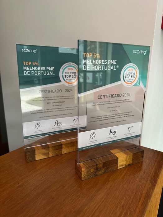 Produção em acrílico, PVC e Vinil