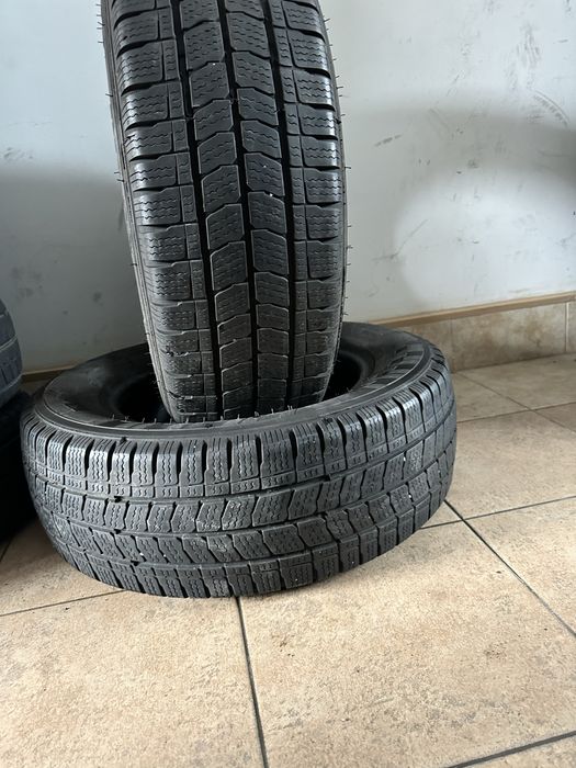 225/65/16 C шини у гарному стані